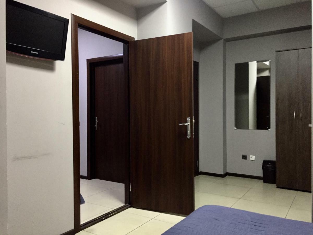 Westend Hotel Kyiv Eksteriør billede